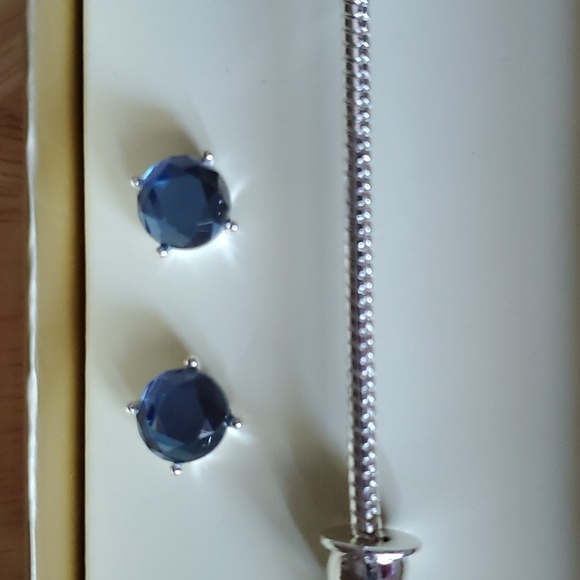 Napier Bracelet & Earring Set New In Box - Picture 9 of 9